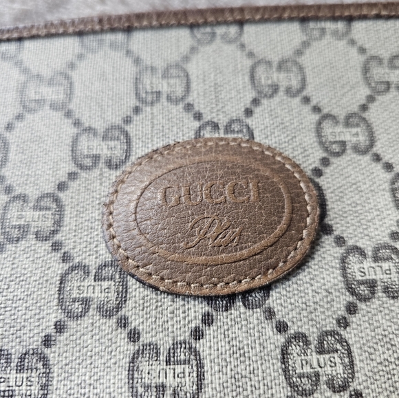GUCCI GG Plus Supreme Clutch Bag - Picture 13 of 17